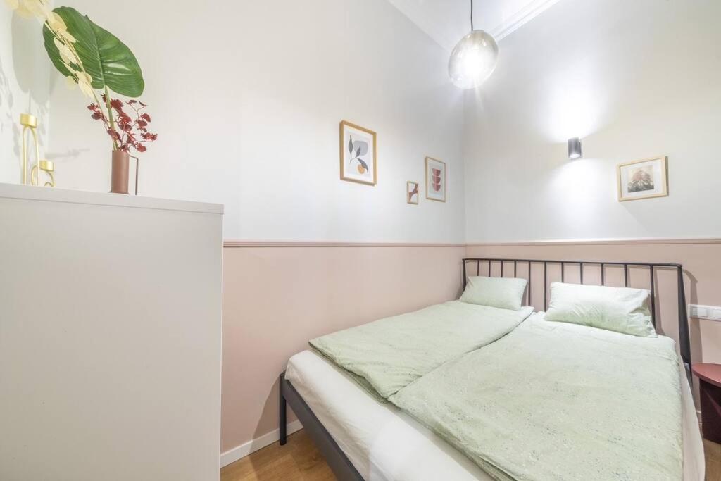 Ruby 3-bedroom Location דירה *